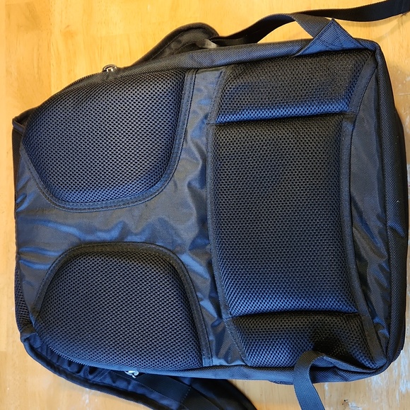 NWOT Kenneth Cole Reaction RTech 17" Check-Point Friendly Laptop Backpack - Picture 6 of 7